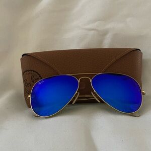 Ray-Ban Blue Reflective Lens Aviator Glasses.